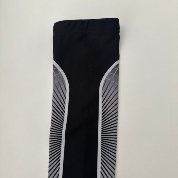 B Driven Youth Large Black/white/gray compression sleeve - Picture 3 of 11